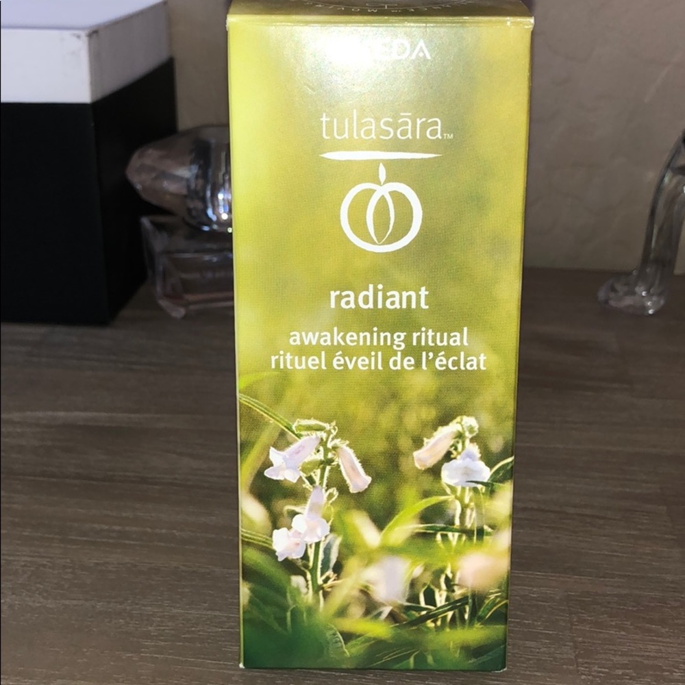 SOLD Aveda Radiant Oleation Oil with dry brush